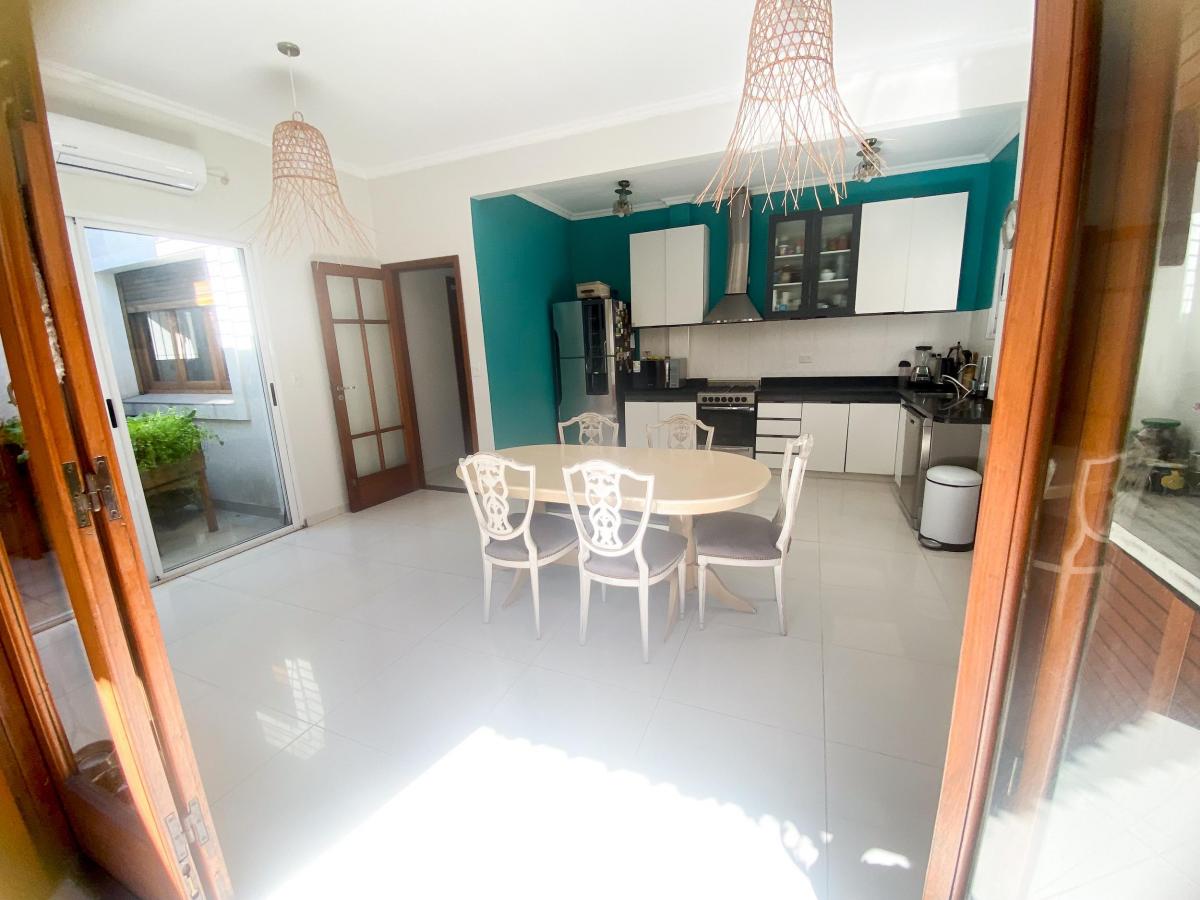 Foto de Venta casa 3 dorm impecable - Cno. Belgrano e/526 y 527 - Tolosa, La, imagen 3