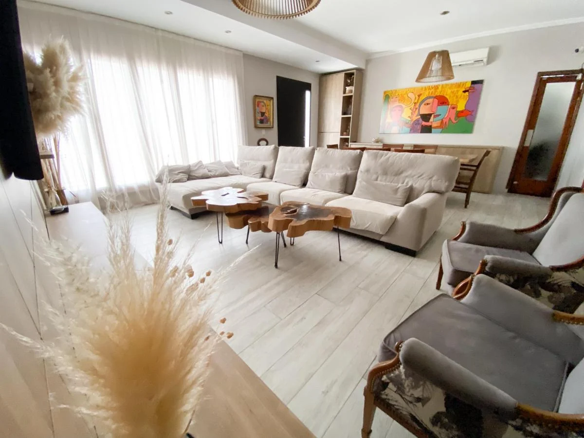 Foto de Venta casa 3 dorm impecable - Cno. Belgrano e/526 y 527 - Tolosa, La, imagen 2