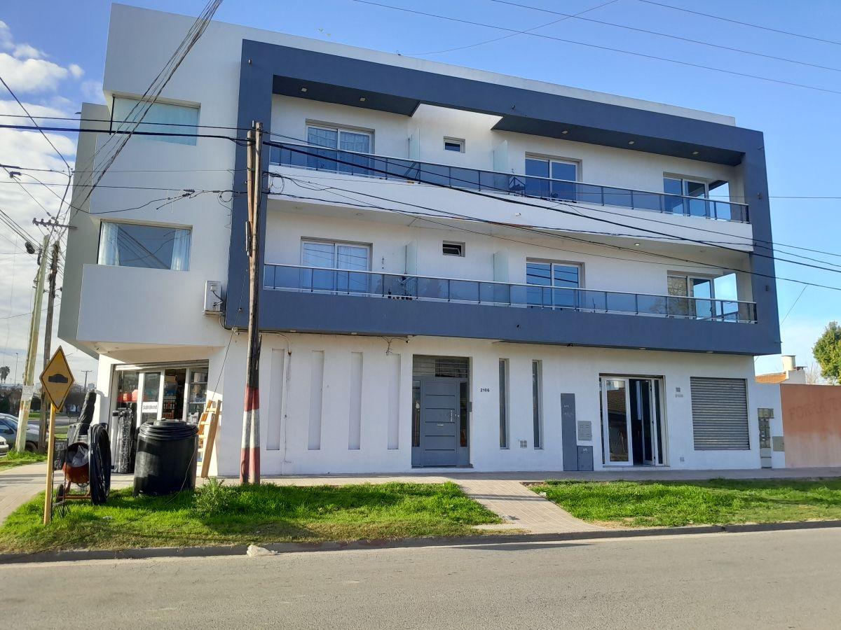 Depto 2 dorm con patio .Venta La Plata