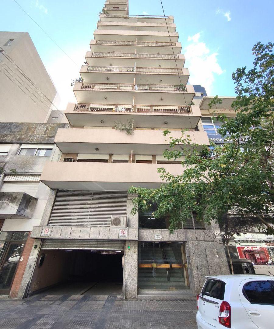 ALQUILER MONOAMBIENTE AMOBLADO EN 45 E/ 5 Y 6, LA PLATA.-