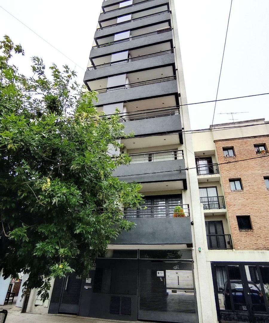 ALQUILER MONOAMBIENTE EN 63 E/ 1 Y 2, LA PLATA.-