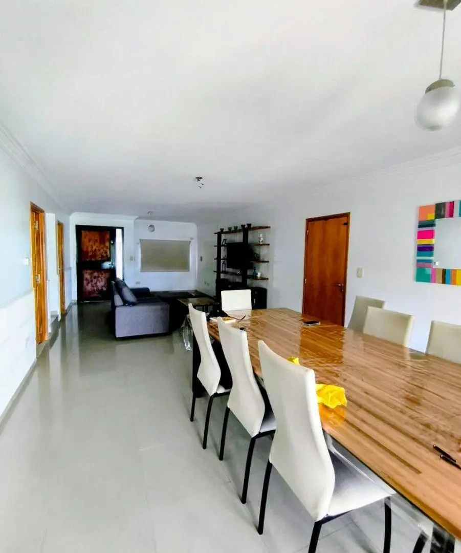 VENTA DE CASA EN 27 E/ 474 Y 475, CITY BELL.- 1