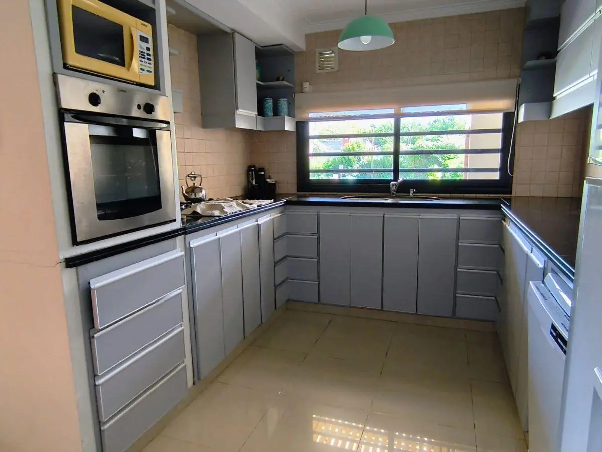 VENTA DE CASA EN 27 E/ 474 Y 475, CITY BELL.- 3