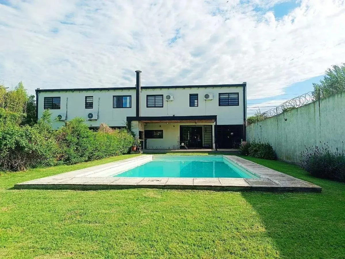 VENTA DE CASA EN 27 E/ 474 Y 475, CITY BELL.- 4