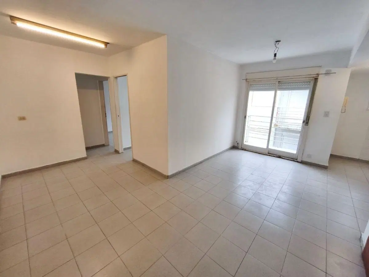 Alquiler depto 2 dorm x escalera - 22 e/64 y 65 - La Plata 2