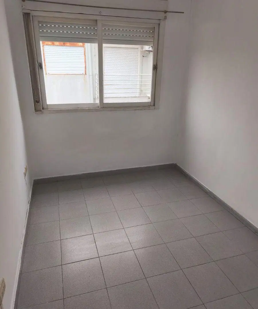 Alquiler depto 2 dorm x escalera - 22 e/64 y 65 - La Plata 3