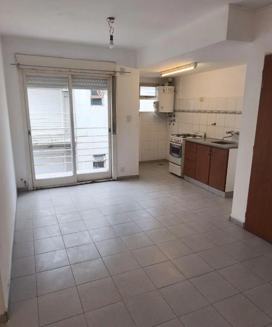 Alquiler depto 2 dorm x escalera - 22 e/64 y 65 - La Plata 1