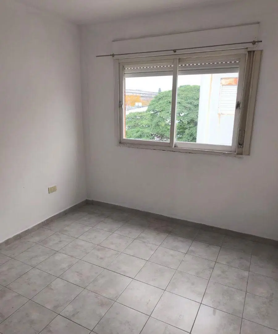 Alquiler depto 2 dorm x escalera - 22 e/64 y 65 - La Plata 4