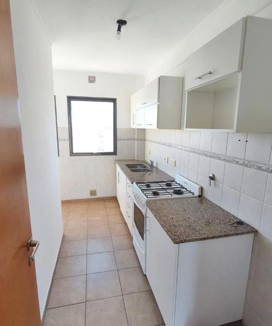 Alquiler depto 2 dorm frente - 57 e/6 y 7 - La Plata 2