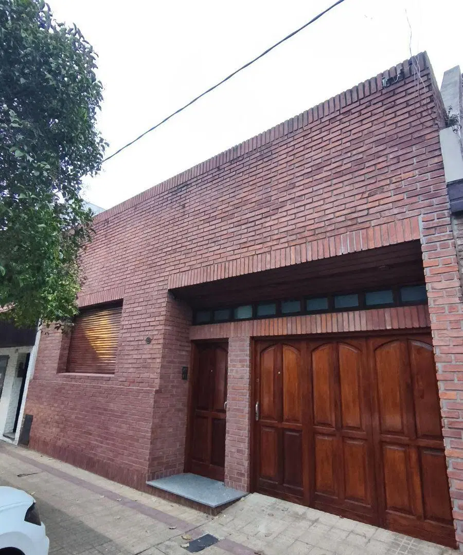 Alquiler casa 2 dorm c/cochera y parque IMPECABLE- 6 e/33 y 34 - La Plata 1