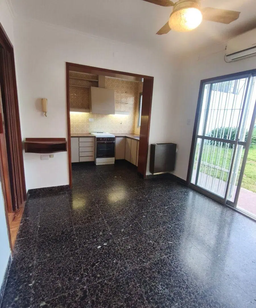 Venta casa 2 dorm c/cochera y parque IMPECABLE- 6 e/33 y 34 - La Plata 5
