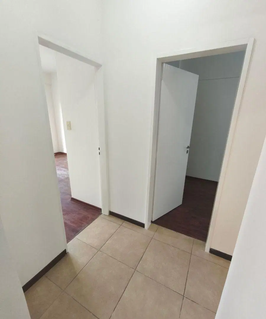 VENTA DEPARTAMENTO 2 DORMITORIOS EN CALLE 8 E/ 57 Y 58, LA PLATA.- 3