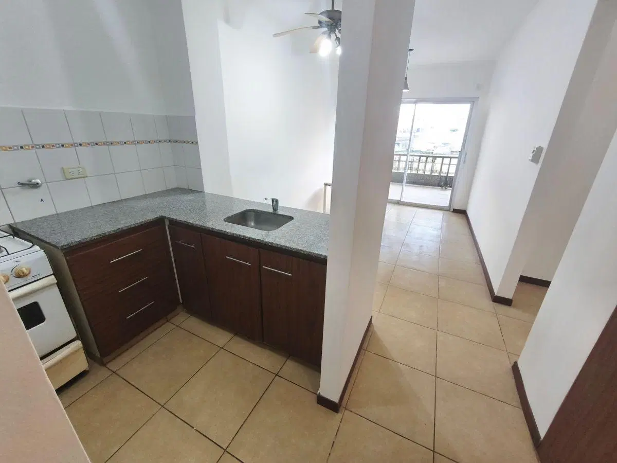VENTA DEPARTAMENTO 2 DORMITORIOS EN CALLE 8 E/ 57 Y 58, LA PLATA.- 4