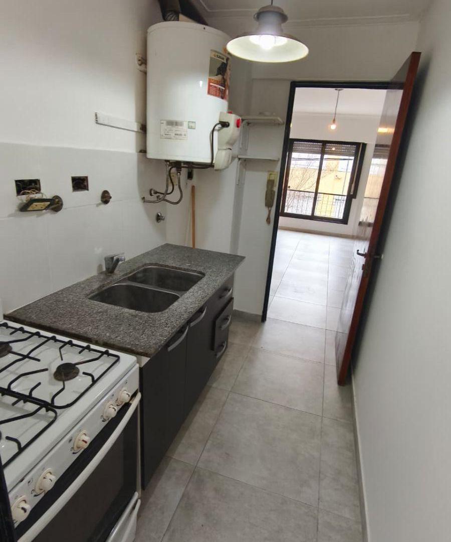 Foto de Venta depto 2 dorms refaccionado - 64 e/6 y 7 - La Plata, imagen 4