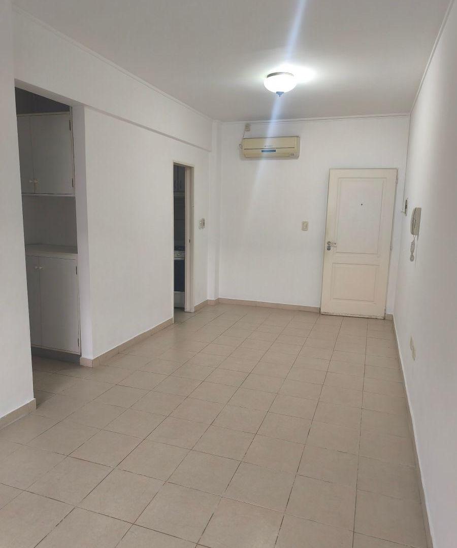 Foto de Alquiler depto 1 dorm. c/cochera y patio - 59 e/19 y 20 - La Plata, imagen 2