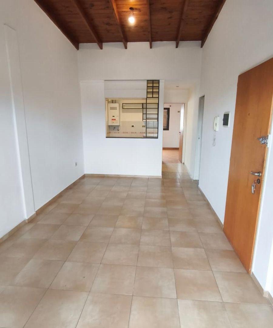 Foto de Venta depto 1 dorm frente - 42 e/16 y 17 - La Plata, imagen 2