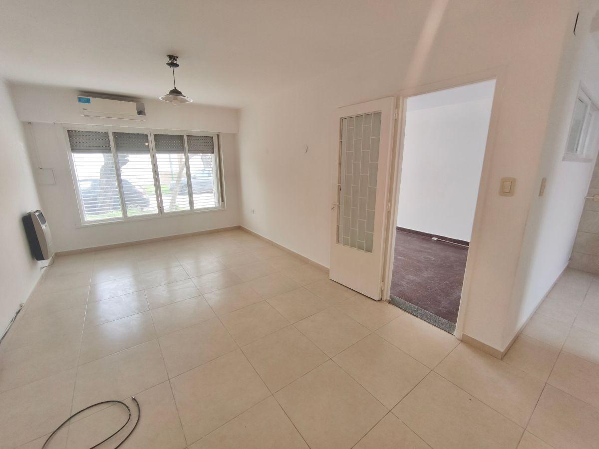 Foto de ALQUILER CASA 2 DORMITORIOS EN 528 E/ 10 Y 11, TOLOSA.-, imagen 4