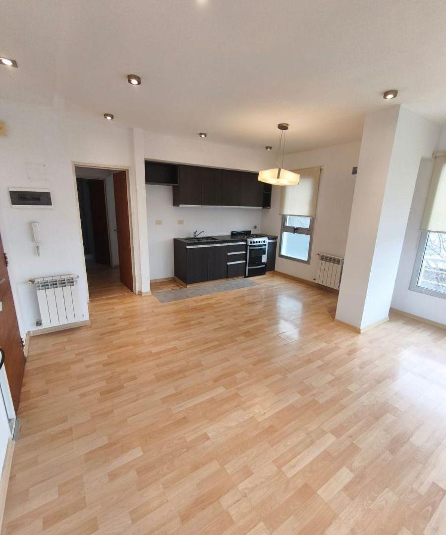 Foto de Alquiler depto. 1 dorm. parrilla, radiadores - 54 esq. 18 Piso 3 fte, imagen 4