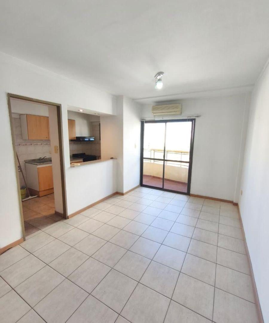 Foto de ALQUILER DEPARTAMENTO 2 DORMITORIOS C/ COCHERA EN 55 E/ 8 Y 9, LA, imagen 2