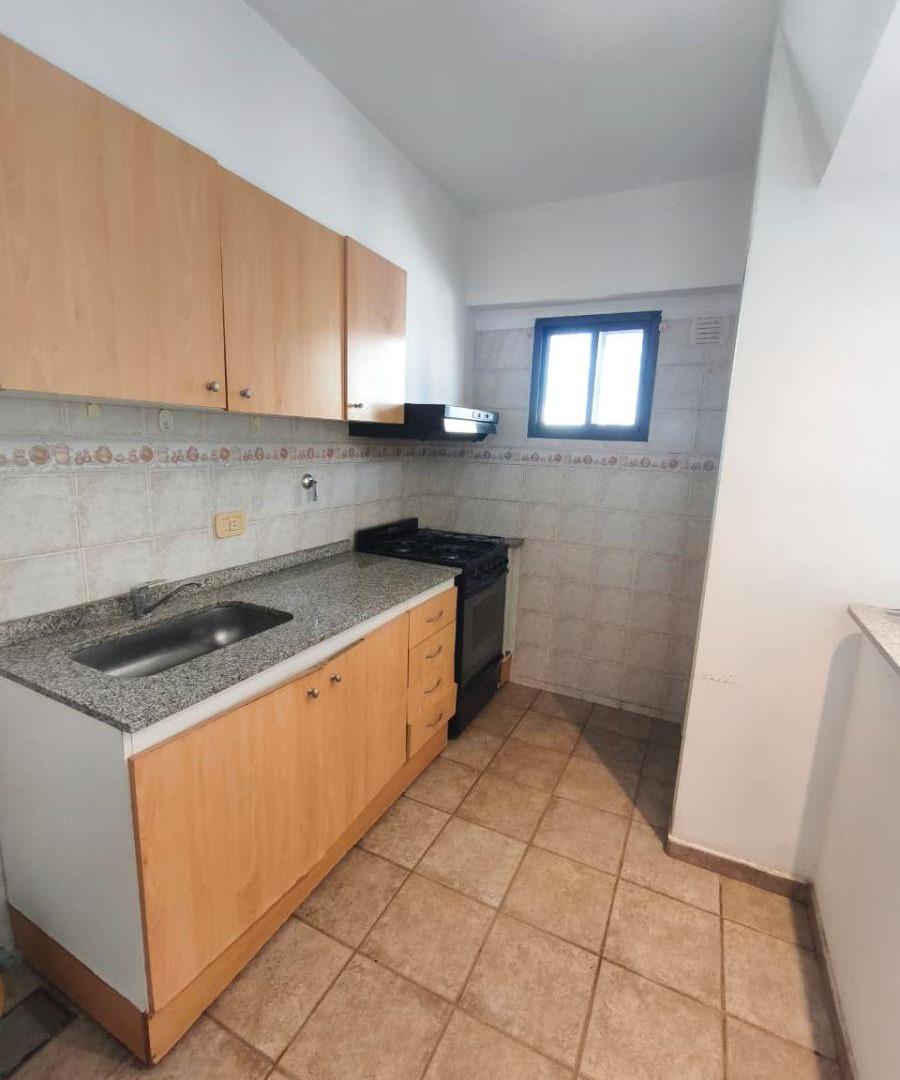 Foto de ALQUILER DEPARTAMENTO 2 DORMITORIOS C/ COCHERA EN 55 E/ 8 Y 9, LA, imagen 5