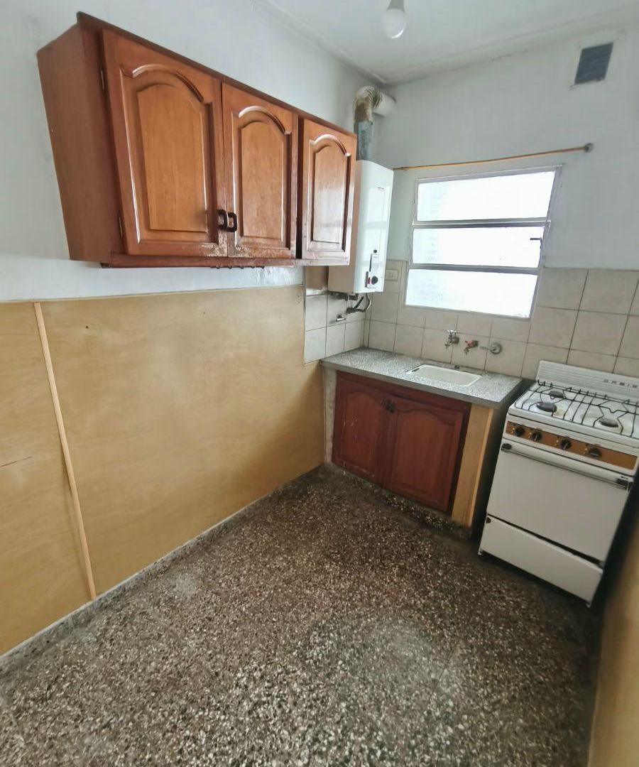 Foto de Venta departamento a refaccionar 1 dorm. - 6 e/70 y 71 - La Plata, imagen 4