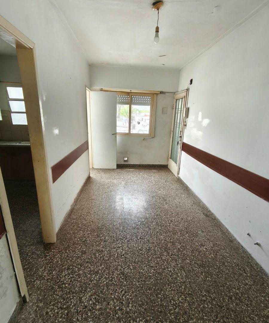 Foto de Venta departamento a refaccionar 1 dorm. - 6 e/70 y 71 - La Plata, imagen 2