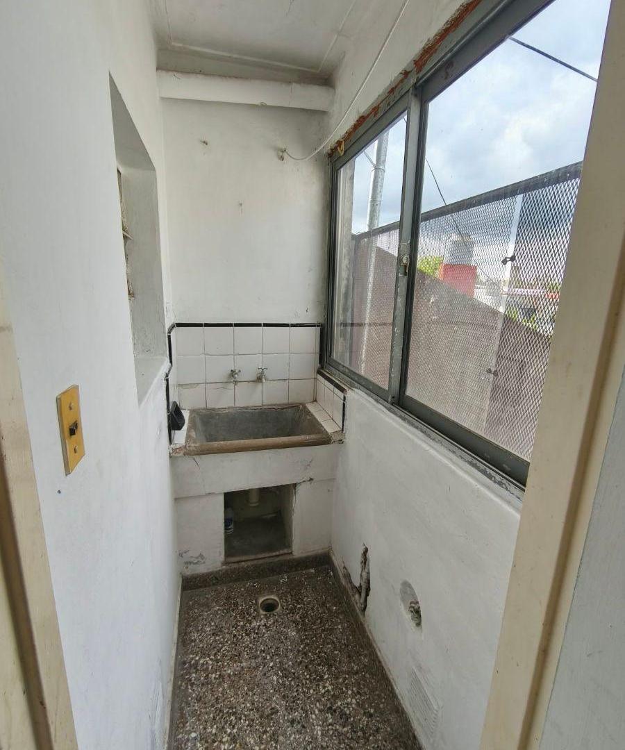 Foto de Venta departamento a refaccionar 1 dorm. - 6 e/70 y 71 - La Plata, imagen 5