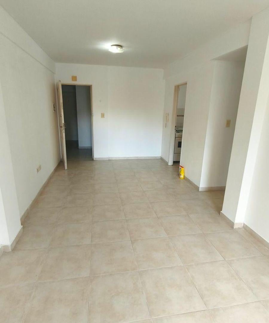 Foto de Alquiler depto 1 dorm frente - 58 e/10 y 11 Piso 5to - La Plata, imagen 3