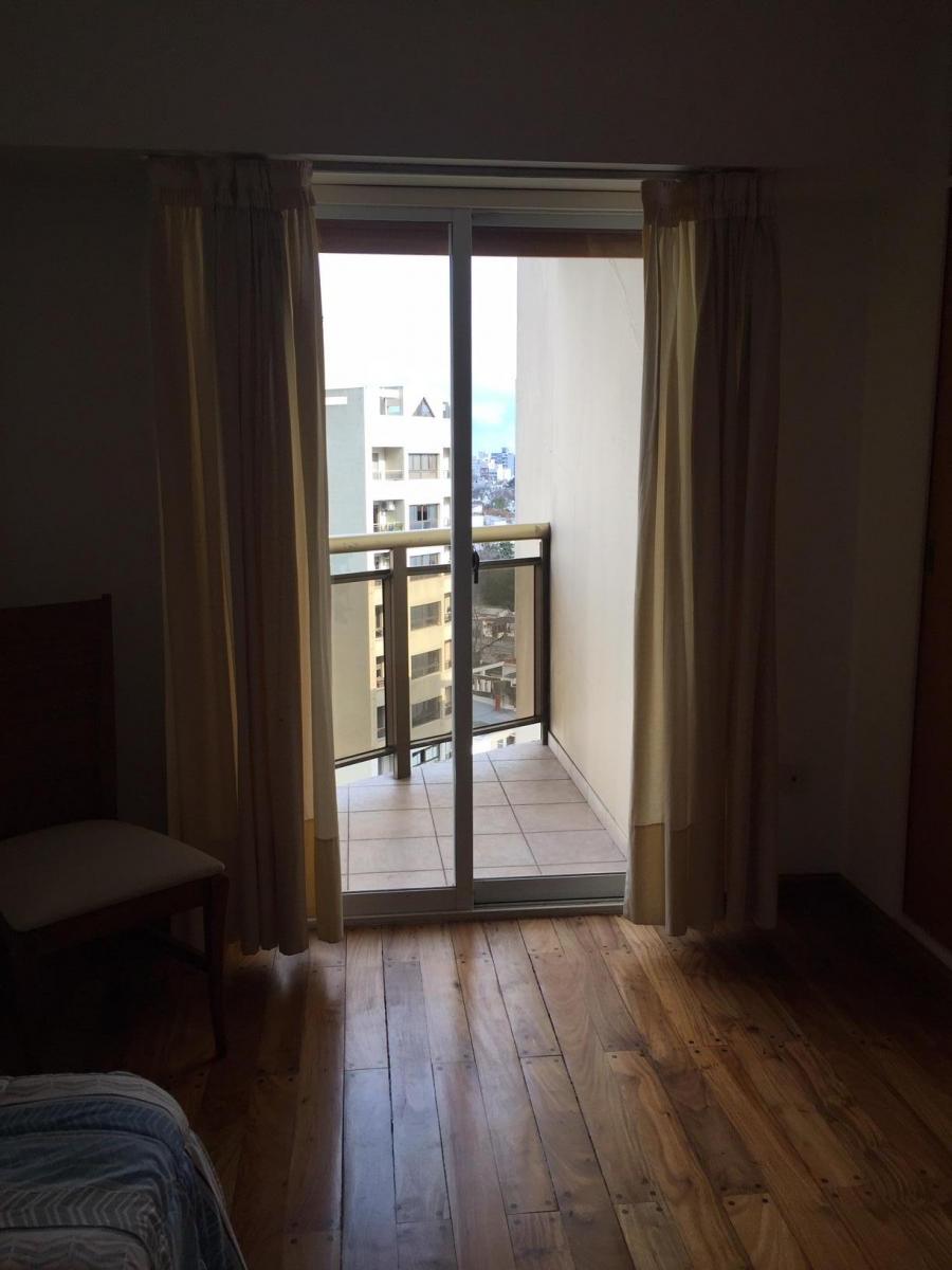 Piso en Venta de 4 Dorms. 3