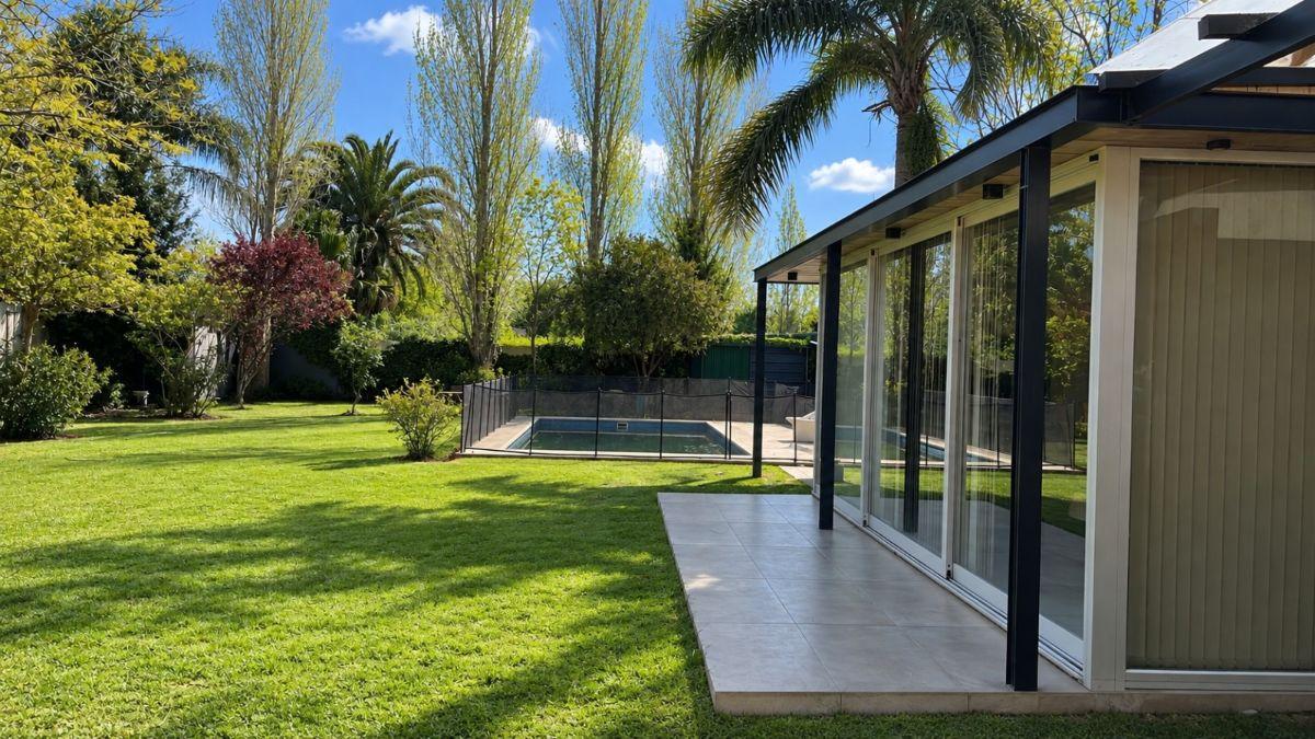 Foto de Excelente casa en una planta con quincho, consultorio y pileta, imagen 3