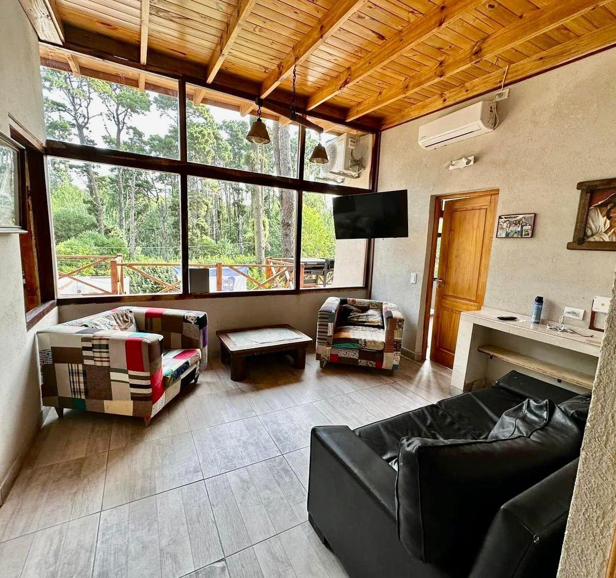 Excelente Casa, con Pileta Son 6 Departamentos. - Venta 4