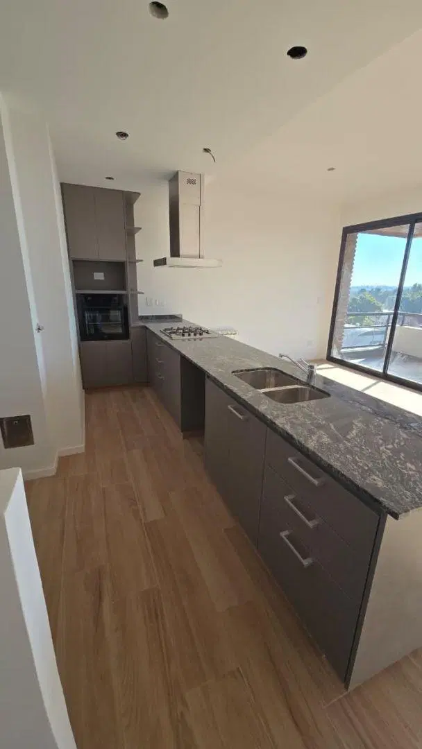 Alquiler departamento tres ambientes con cochera 8