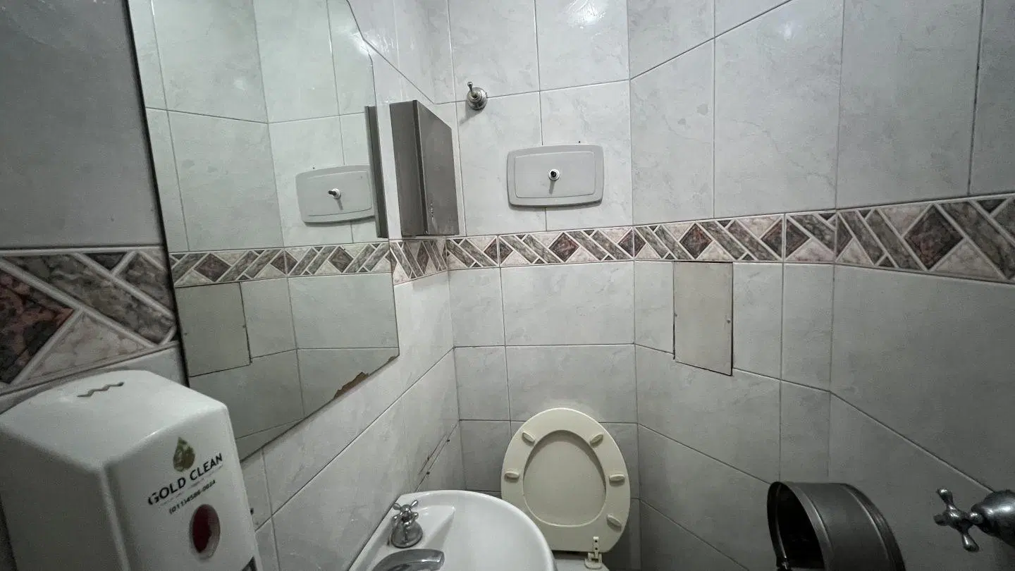 Local . | Av. Juan Bautista Justo al 5900 3