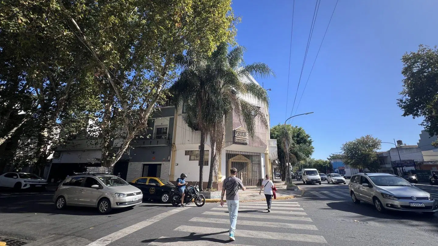 Local . | Av. Juan Bautista Justo al 5900 2