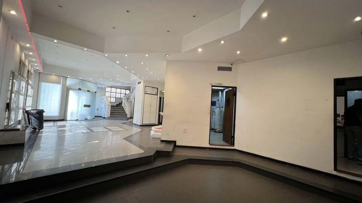 Local . | Av. Juan Bautista Justo al 5900 8