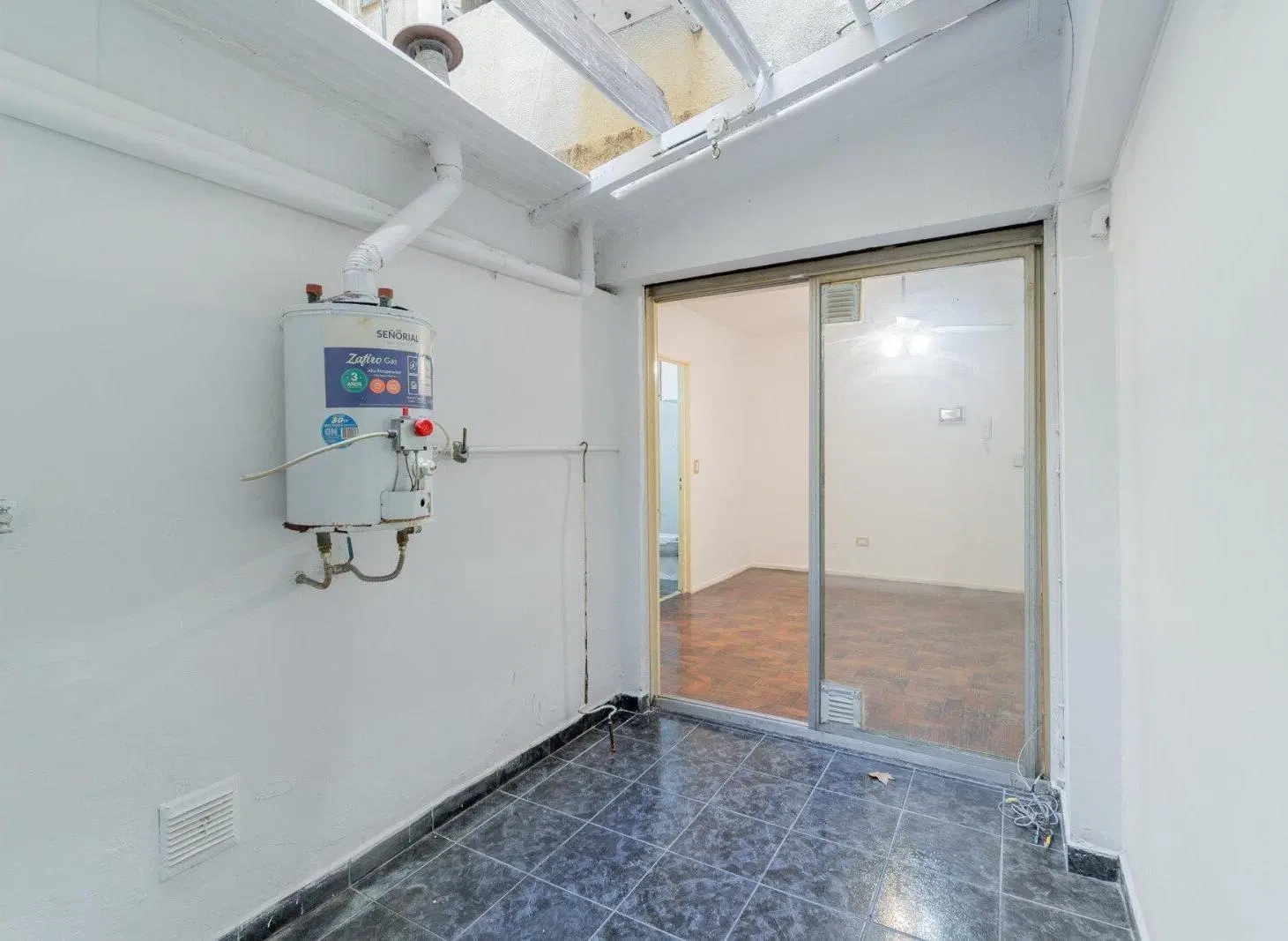 VENTA - MONOAMBIENTE - PATIO - APTO PROFESIONAL - APTO CRÉDITO - ALMAGRO 8