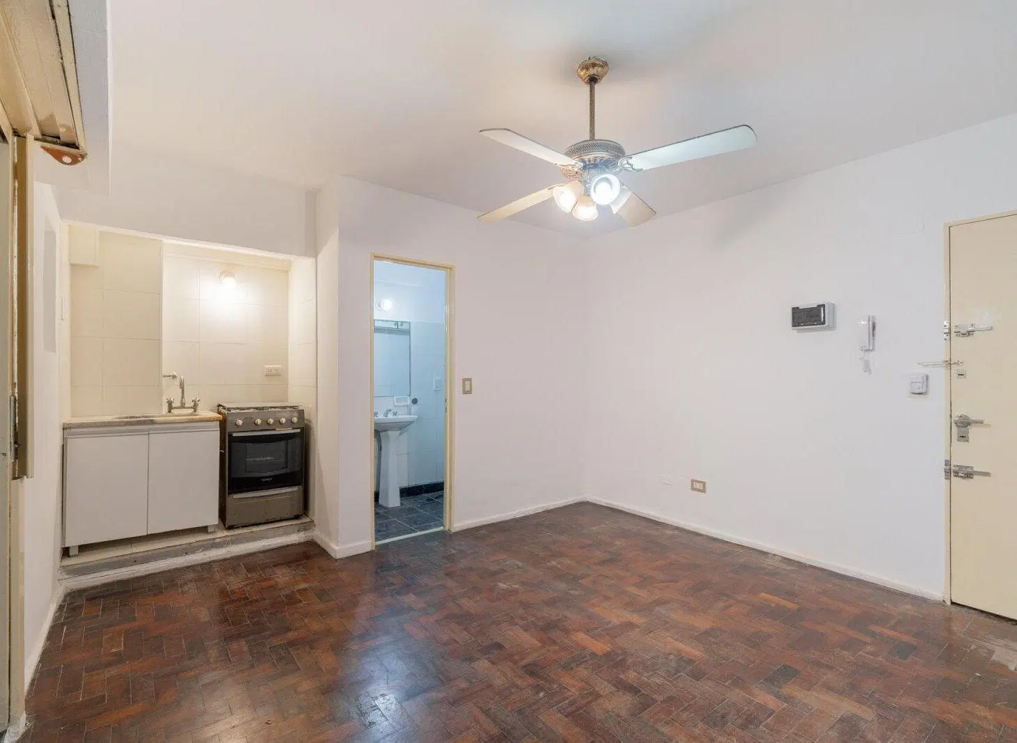 VENTA - MONOAMBIENTE - PATIO - APTO PROFESIONAL - APTO CRÉDITO - ALMAGRO 5