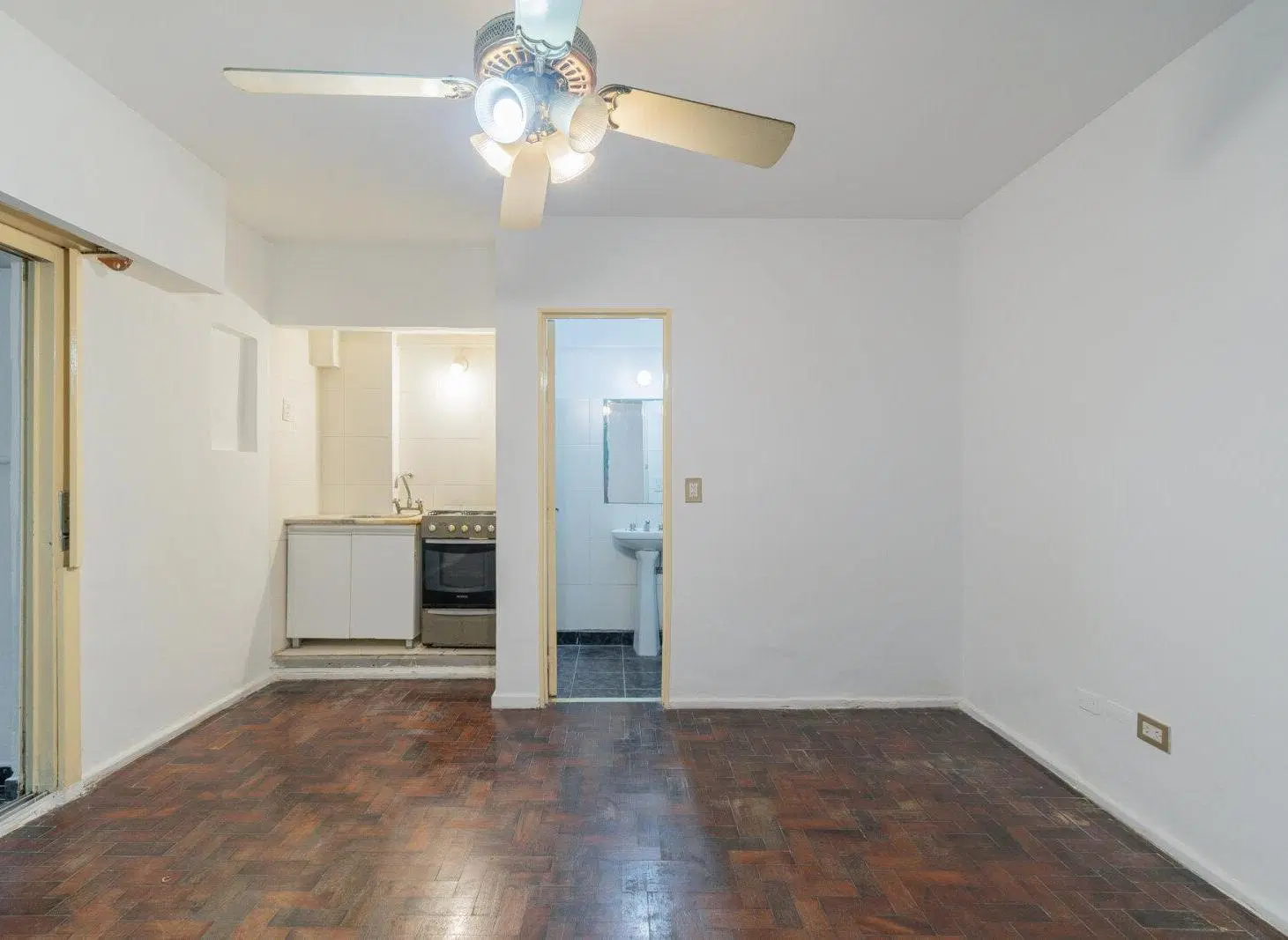VENTA - MONOAMBIENTE - PATIO - APTO PROFESIONAL - APTO CRÉDITO - ALMAGRO 4