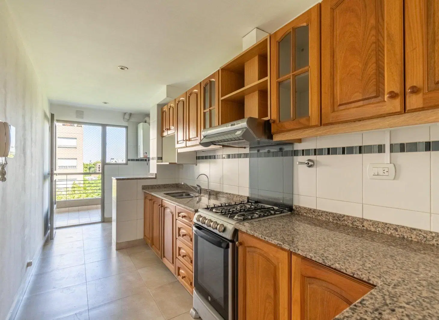 VENTA - DEPARTAMENTO 3 AMBIENTES - BALCÓN CORRIDO - COCHERA - PARQUE CHAS 3
