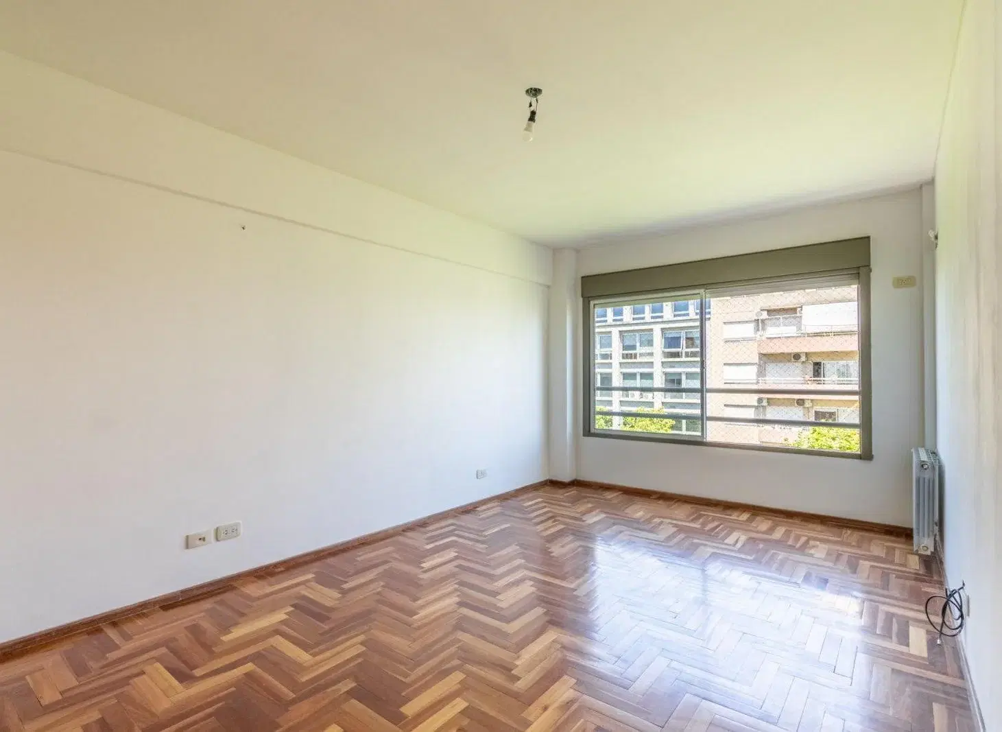VENTA - DEPARTAMENTO 3 AMBIENTES - BALCÓN CORRIDO - COCHERA - PARQUE CHAS 4