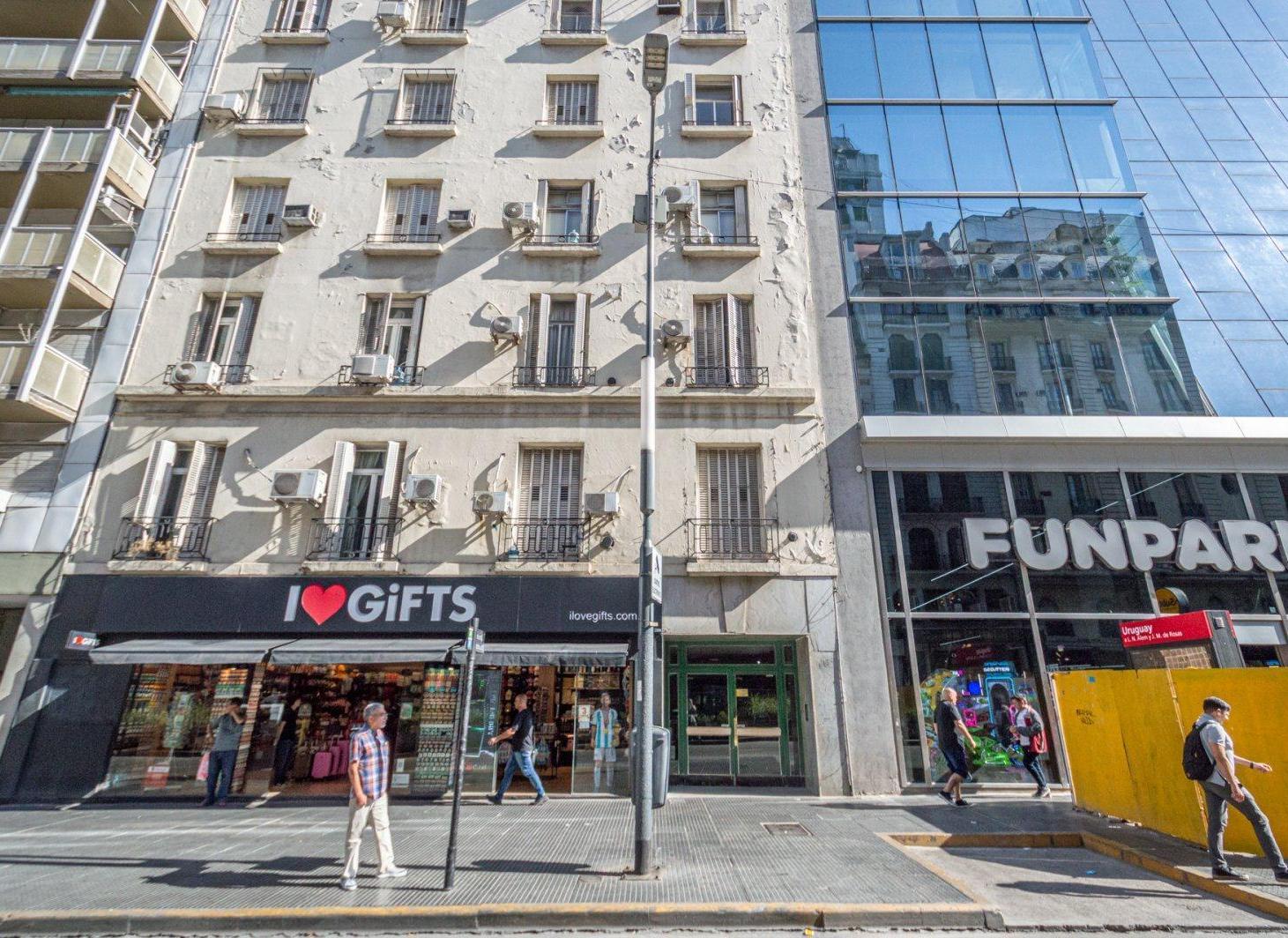 VENTA - 3 AMBIENTES - BALCON - LUMINOSO - CERCANIA AL OBELISCO - IDEAL AIRBNB - SUBTE B Y D - BARR