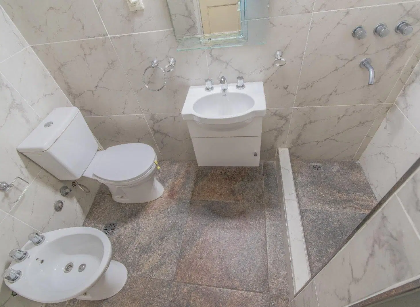 VENTA - CASA LOTE PROPIO - 4 AMBIENTES - LUMINOSA - TERRAZA - VILLA GENERAL MITRE 5