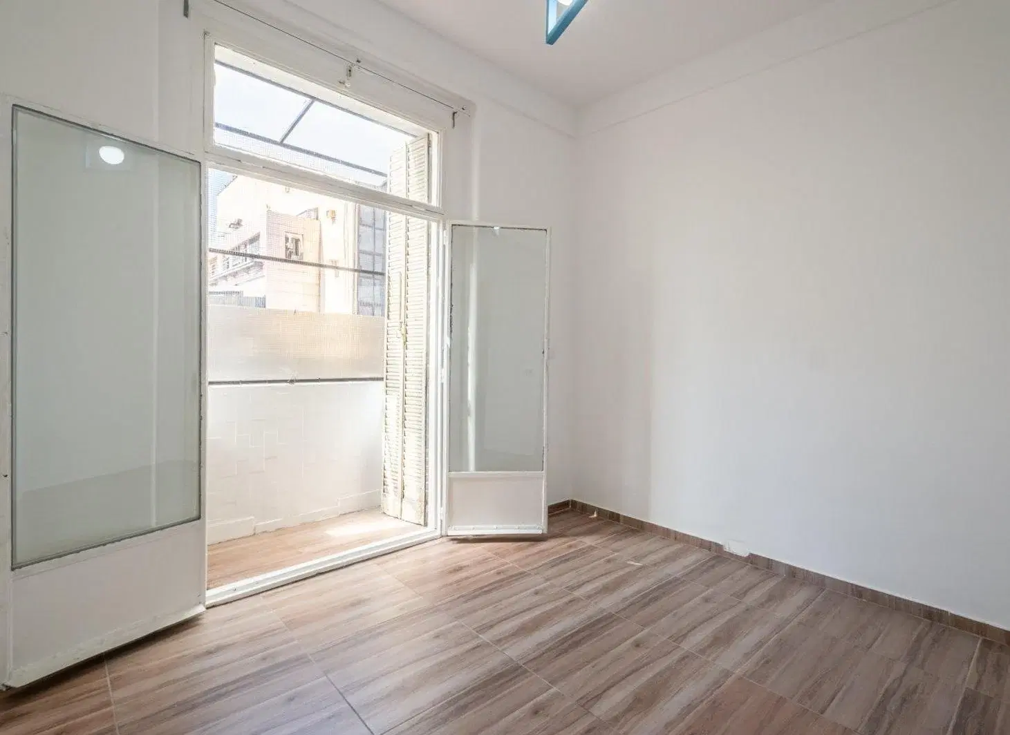 VENTA - 3 AMBIENTES - BALCON - LUMINOSO - CERCANIA AL OBELISCO - IDEAL AIRBNB - SUBTE B Y D - BALV 5