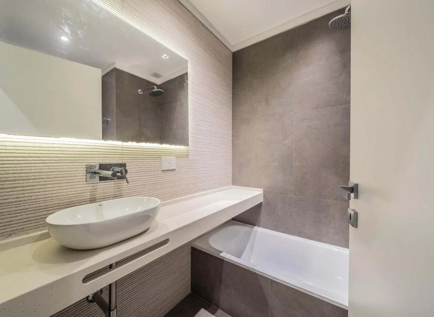 Venta tres amb, amplia terraza propia, a estrenar, apto profesional 5