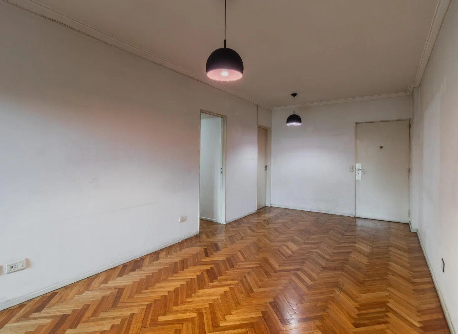 Venta Dto 3 amb al frente, dependencia y cochera fija.Balcón, luminoso. 5