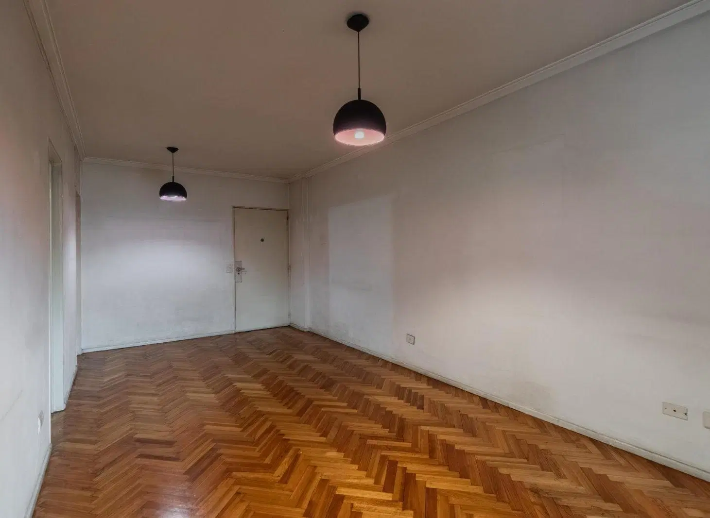 Venta Dto 3 amb al frente, dependencia y cochera fija.Balcón, luminoso. 2