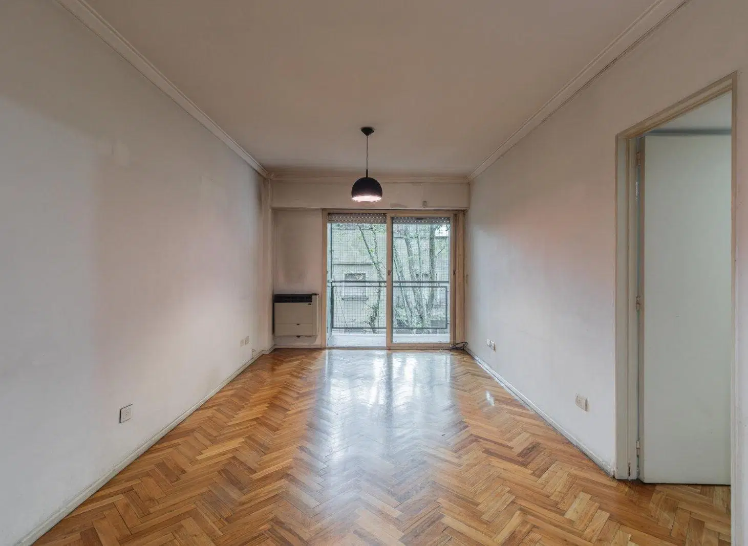 Venta Dto 3 amb al frente, dependencia y cochera fija.Balcón, luminoso. 3