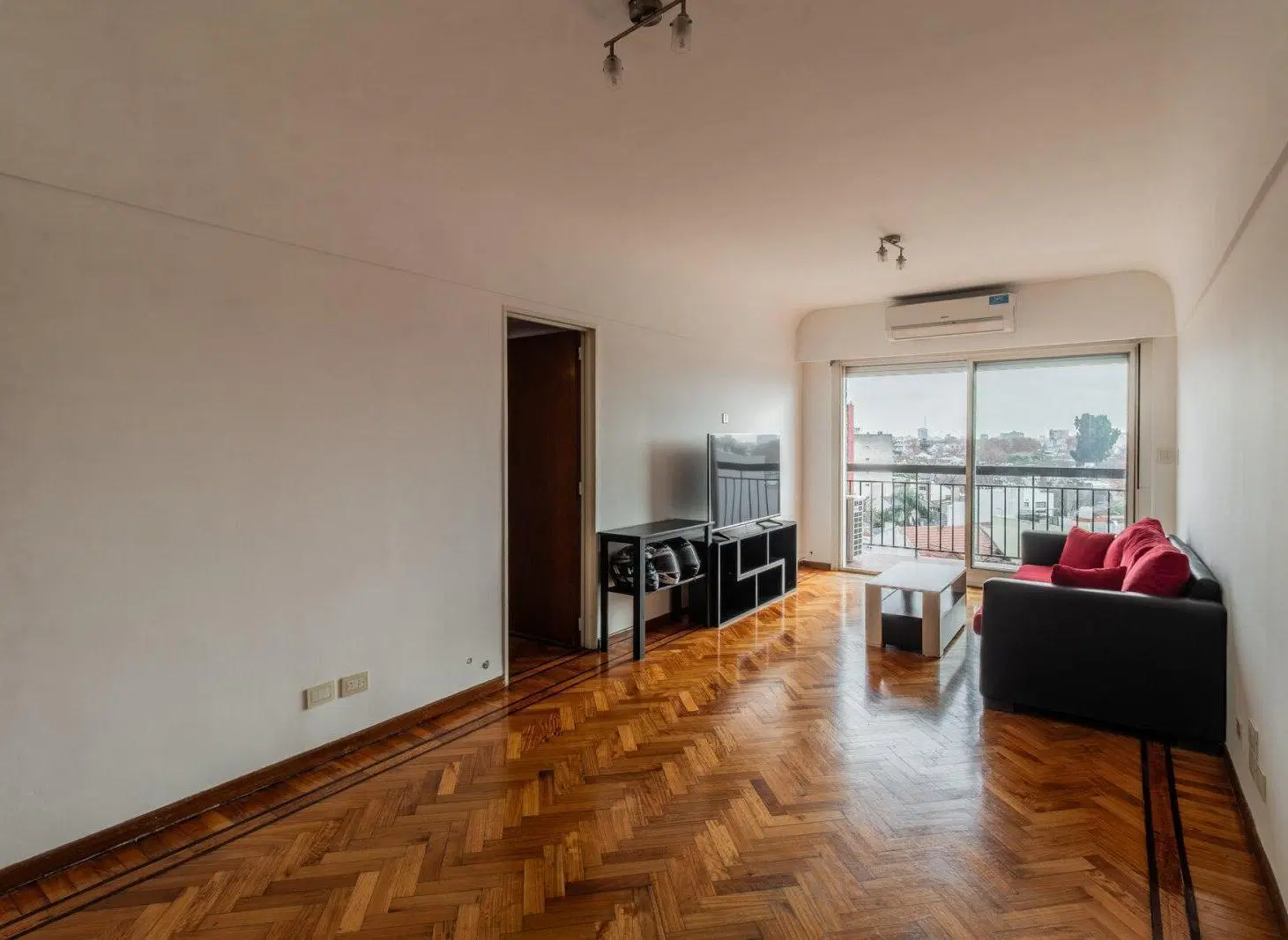 VENTA DEPARTAMENTO DE 3 AMBIENTES + ESCRITORIO CON BALCÓN Y COCHERA EN LINIERS 3