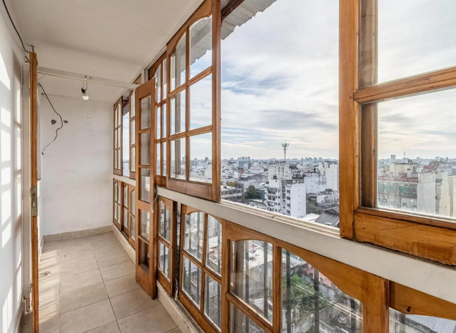 VENTA - OPORTUNIDAD - 4 AMBIENTES - BALCON - ORIENTACION NORTE - FLORES 2