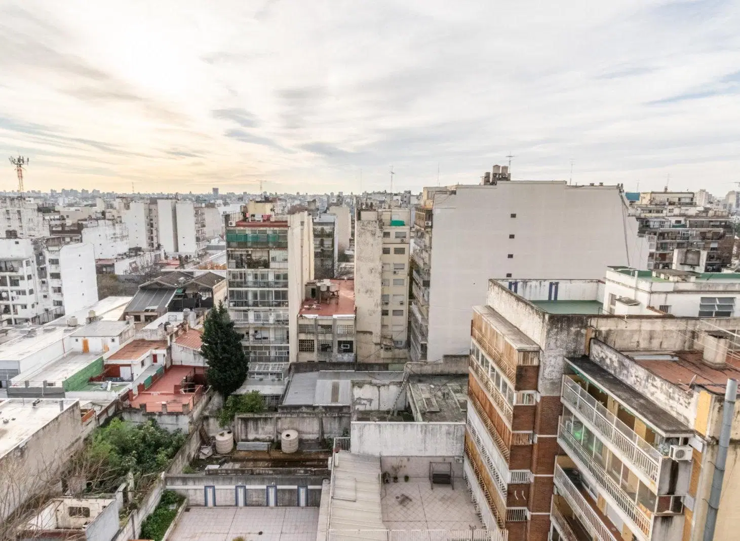 VENTA - OPORTUNIDAD - 4 AMBIENTES - BALCON - ORIENTACION NORTE - FLORES 3